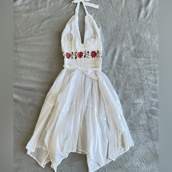 Dresses & Skirts - VINTAGE embroidered knee length halter dress size S